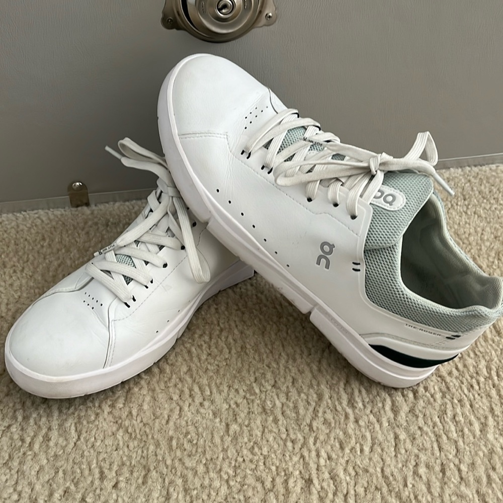 On Women's THE ROGER Advantage Shoes Size 11